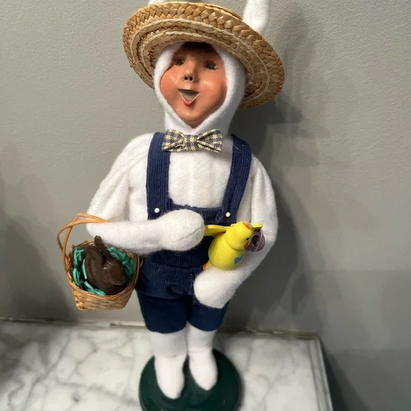 Byers Choice Carolers Easter boy 2008 & girl 2009.  Great condition. - Picture 7 of 10